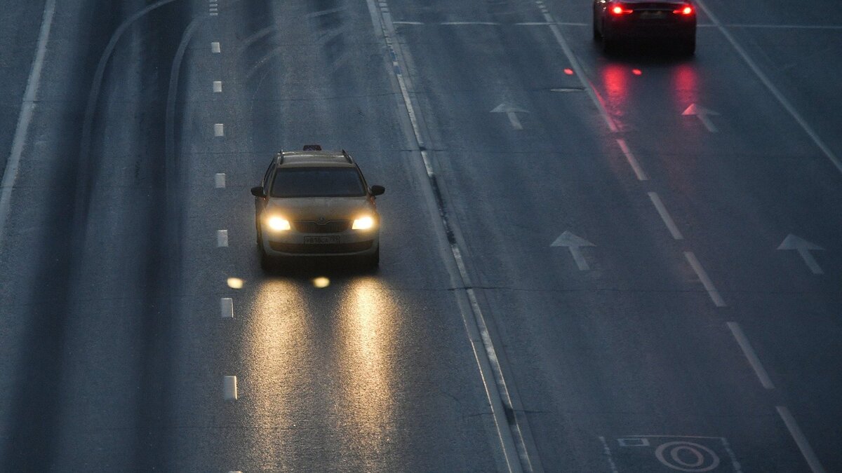    Движение автотранспорта по улице в Москве© РИА Новости . Максим Блинов