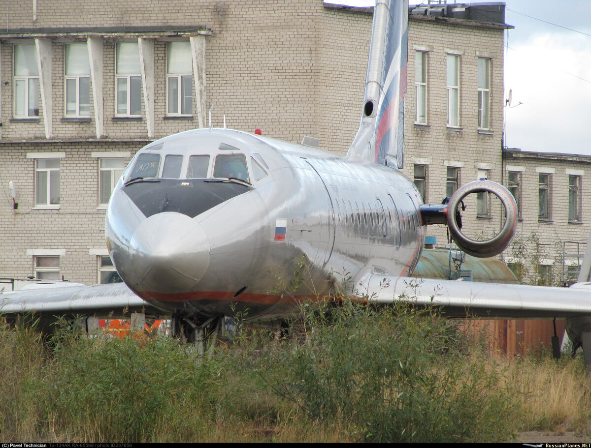 Борт Ту-134АК RA-65568  на приангарной стоянке аэропорт Талаги (фото из открытых источников)