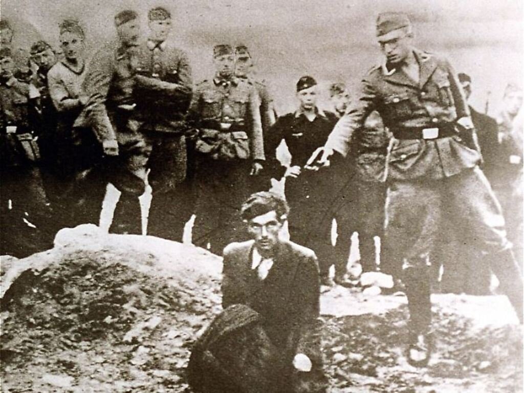 Немецкий офицер выебал во все дырочки пленницу