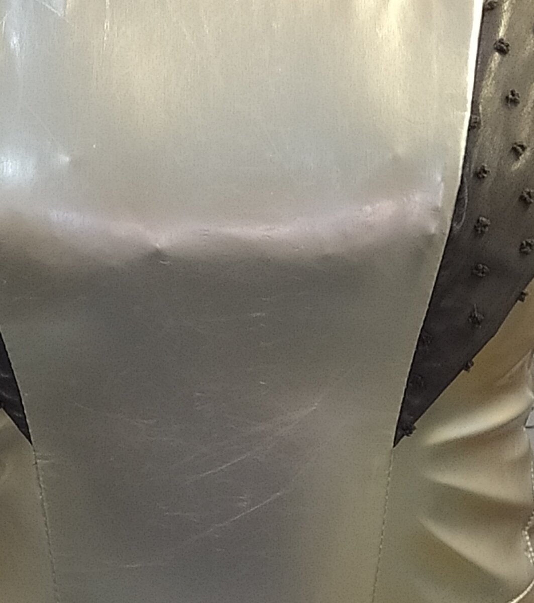 Вот такое лаке. И серый шифон в точку для брюк. Ну прям Русь 🙈