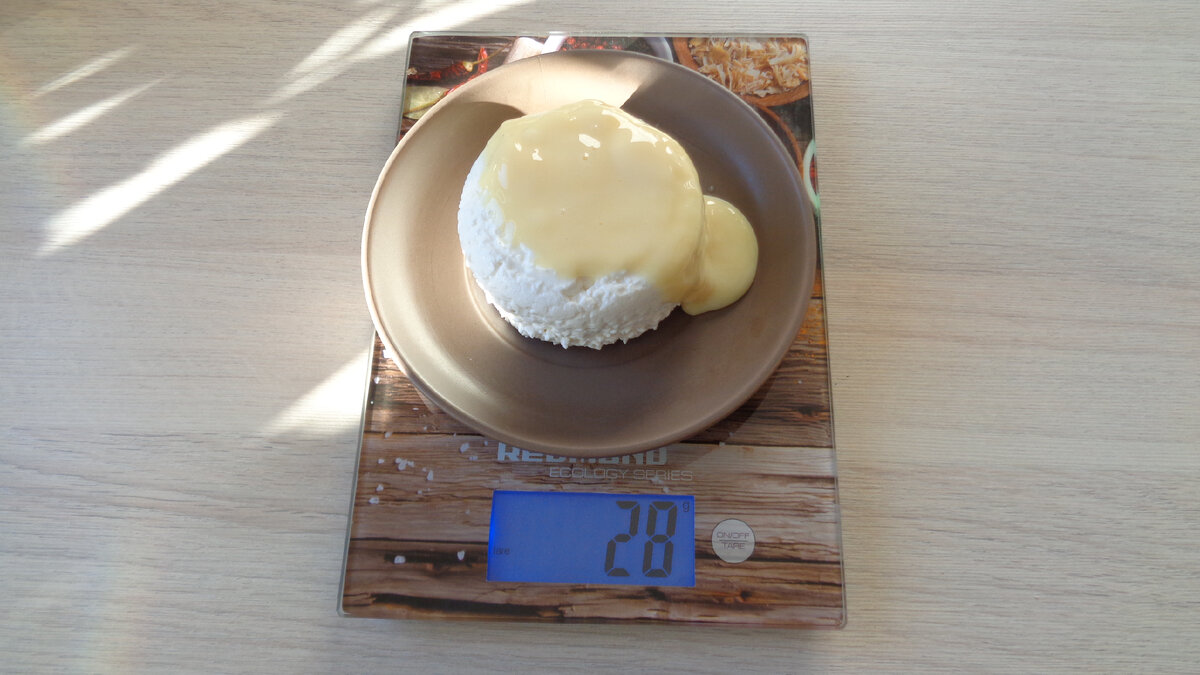 Перекус в 13-00: творог 5 % жирности 170 г и 28 г сгущенного молока. Калорийность перекуса 296,4 ккал.