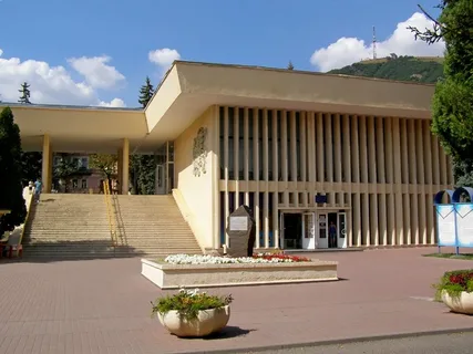 Питьевая галерея с минеральными водами в Пятигорске