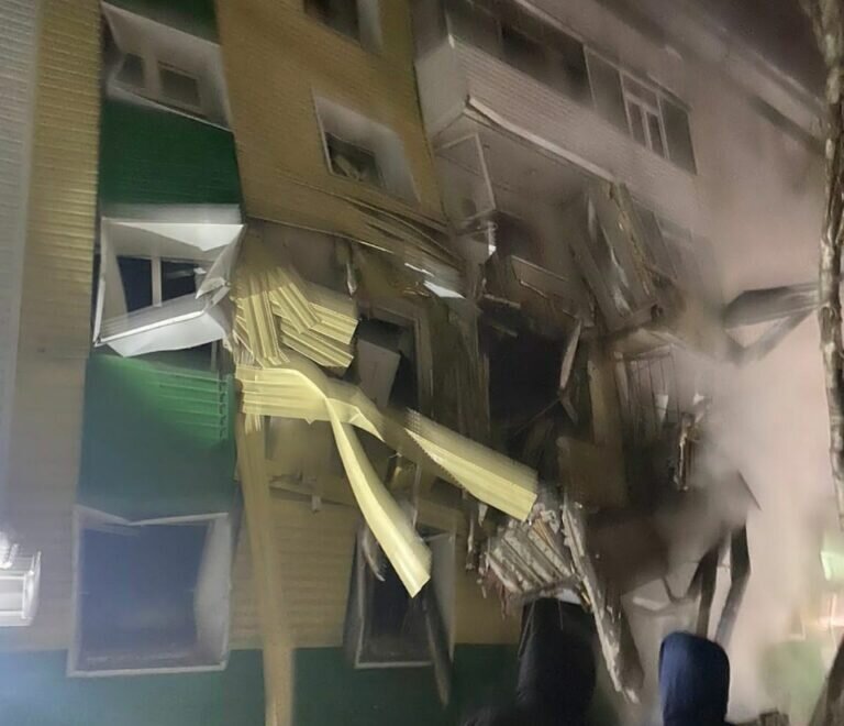    В Нижневартовске после взрыва газа обрушились два этажа 5-этажного дома Белов Михаил Александрович