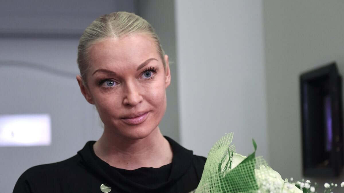    Анастасия Волочкова после премьеры спектакля Иосифа Райхельгауза "Пришел мужчина к женщине" © РИА Новости / Екатерина Чеснокова