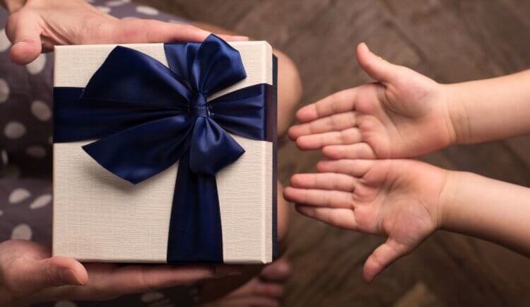    На АлиЭкспресс ещё можно успеть заказать подарки к Новому году