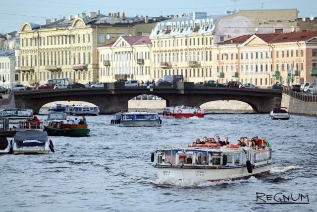    Река Фонтанка в летний период Дарья Драй © ИА REGNUM