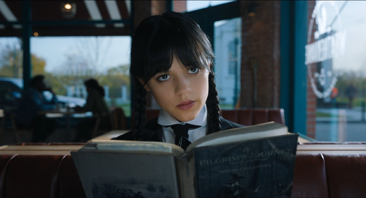 Главная героиня сериала, подарившая ему своё имя - Уэнздей Аддамс