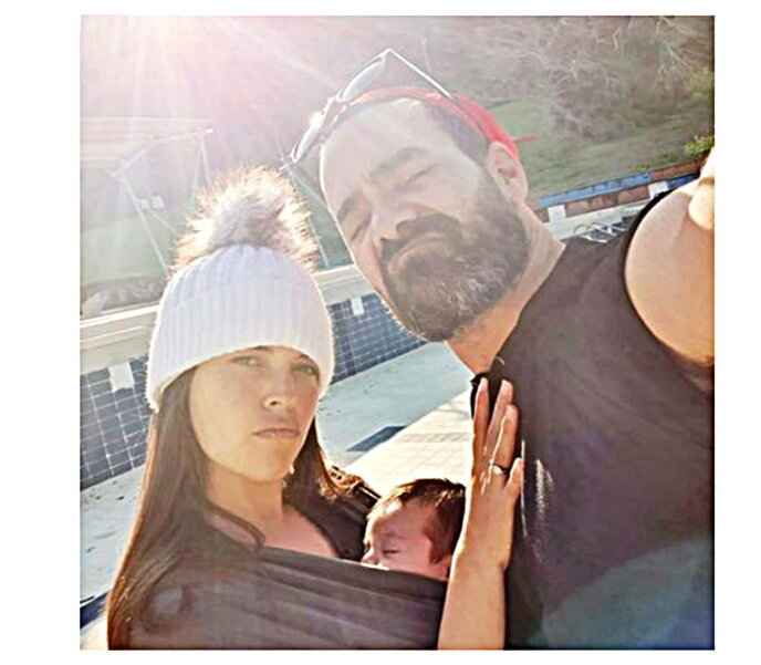 Семейка в реальной жизни. Фото из Инстаграмм. С крошкой сыном.