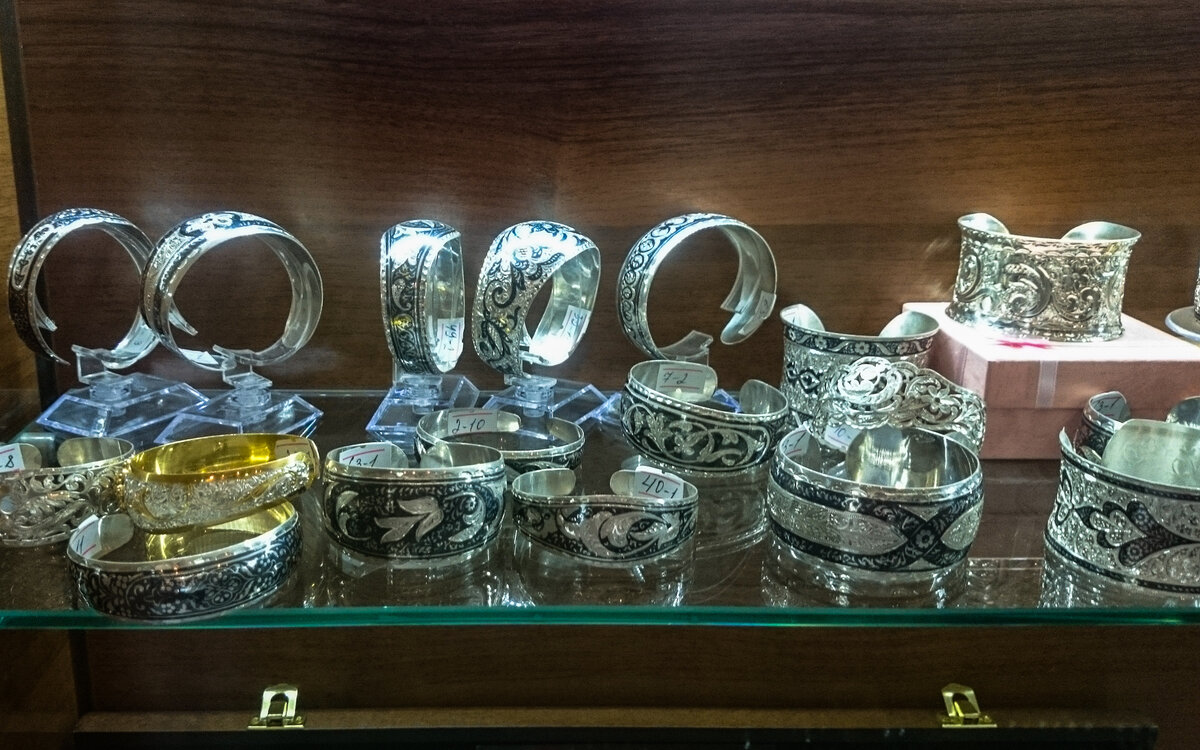 Браслеты на любой вкус! Фото автора.