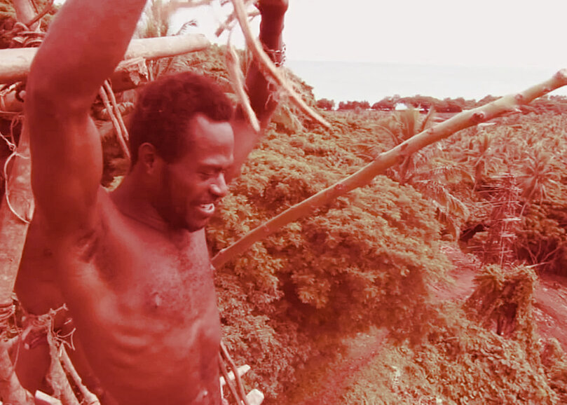 Один из аборигенов острова Пентекост.