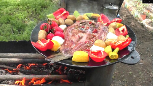 Сазан, карп по-Азербайджански, в садже на костре, с овощами гриль.