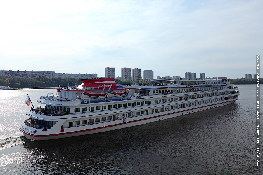 теплоход чернышевский