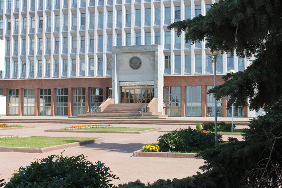 Для модернизации дорог в регионах, партия «Единая Россия» реализовывает проект «Дорожный контроль» в рамках национального проекта «Безопасные качественные дороги». Цель проекта - наблюдение за эффективностью управлением ремонтом дорог в Новосибирске, и соблюдение сроков и качества выполняемых работ