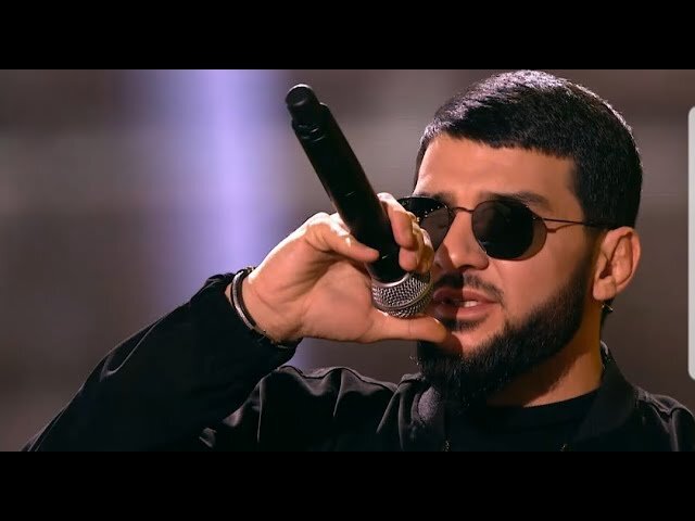 Ислам Итляшев в гостях у Андрея Малахова исполняет песню "Она Любила Розы" (2021)