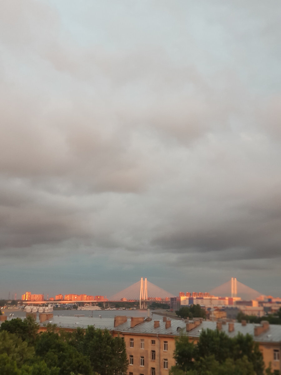 Вид из окна. Конечно, не Мост Петра Великого, но мне нравится