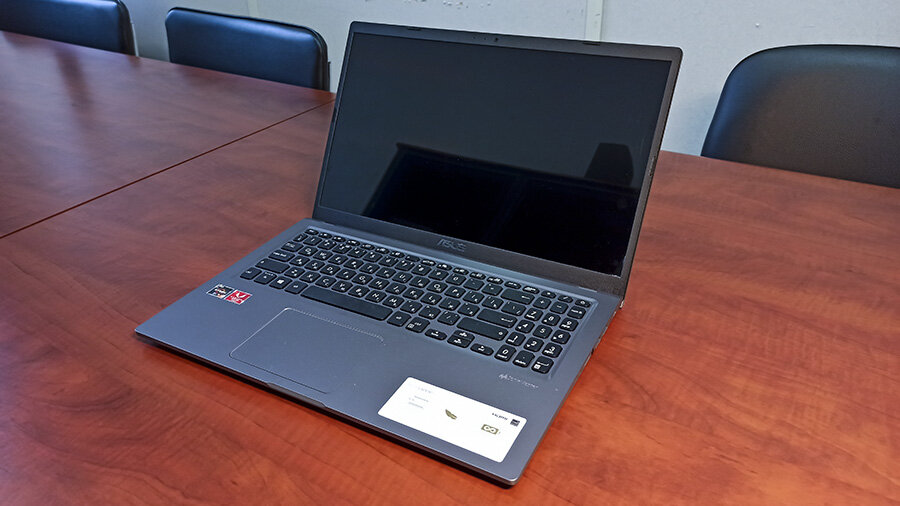 Ноутбук Asus. (Источник: фото автора)