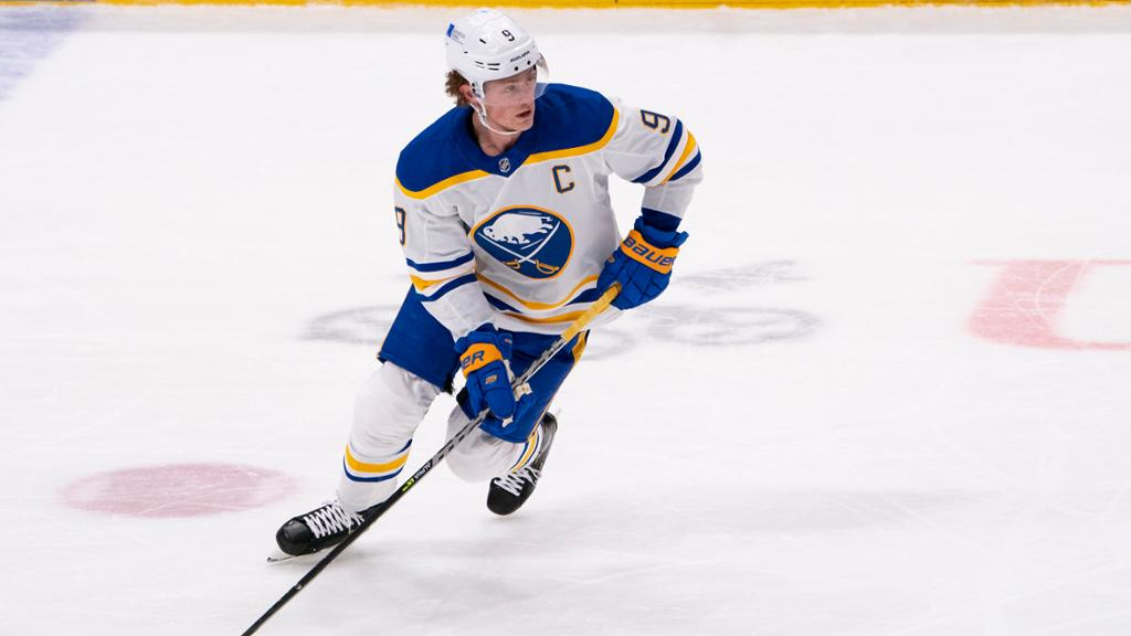 Айкел в нормальных кондициях - игрок высочайшего уровня. На фото он еще с капитанской нашивкой.