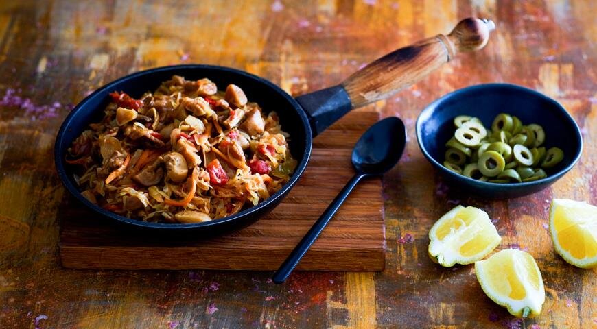 Больше рецептов солянки как горячего второго блюда см. на gastronom.ru