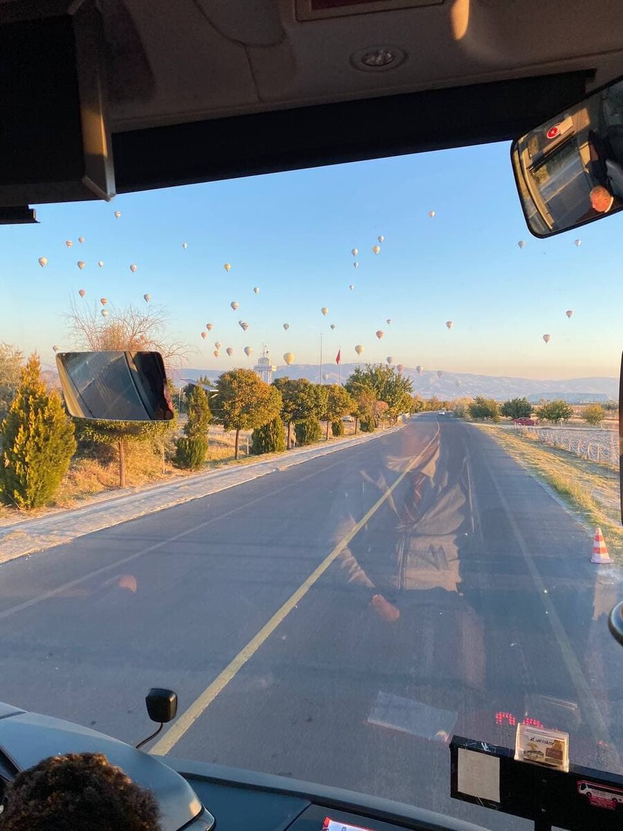 Приехали в Гёреме в 7:30 утра и успели посмотреть на шарики только из окошка автобуса  