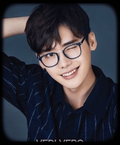 Ли Чон Сок -входит в первую десятку самых популярных актеров Южной Кореи. Также входит в Топ-10 актёров с самыми большими гонорарами за свои роли в дорамах и за участие в рекламе. Каруселька крутится. Нажмите и увидите подборку фото.