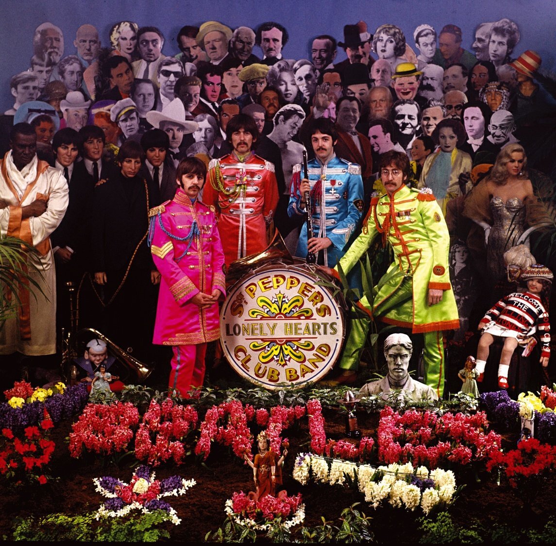 Sgt pepper s lonely hearts club band. Обложка Битлз сержант Пеппер. Sgt Pepper's Lonely Hearts Club Band обложка. Битлз Sgt Pepper s Lonely Hearts Club Band. Пол Маккартни сержант Пеппер