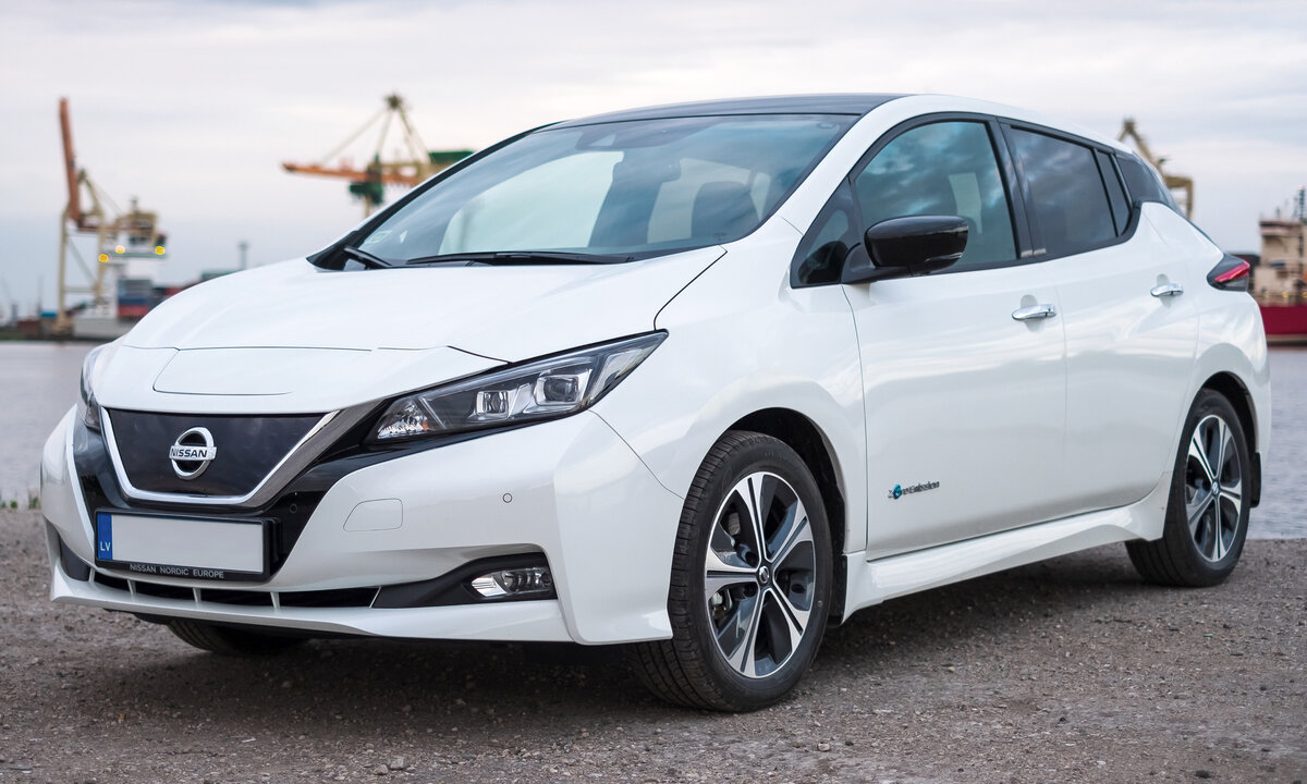 На фото Nissan Leaf