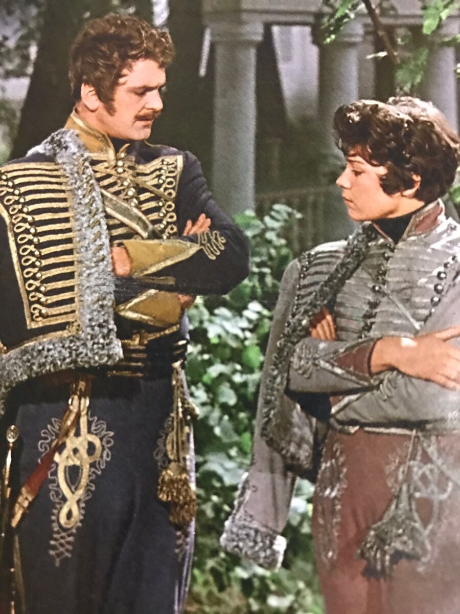 Кадр из фильма "Гусарская баллада"