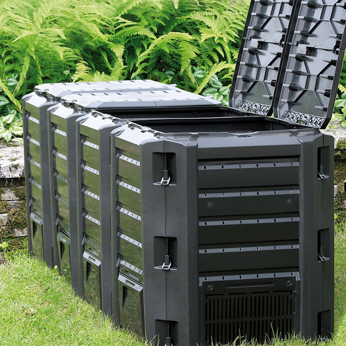 Компостеры садовые. Фото взято в свободном доступе.