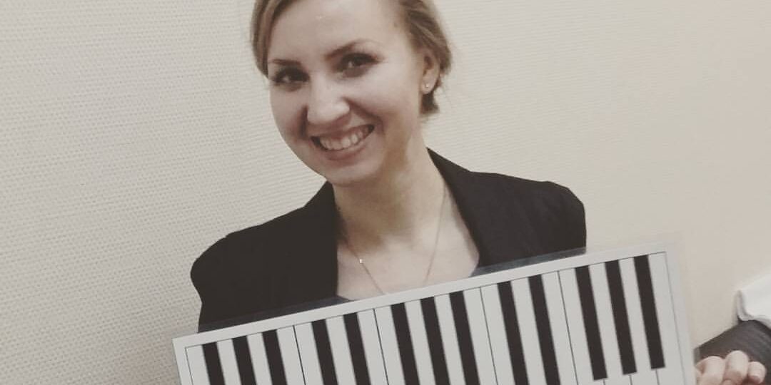 Преподаватель по музыке из Санкт-Петербурга провела мастер-класс для якутских слабовидящих детей и взрослых