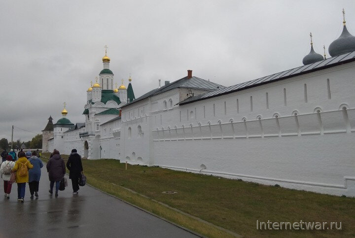 Макарьев монастырь. Южная стена.