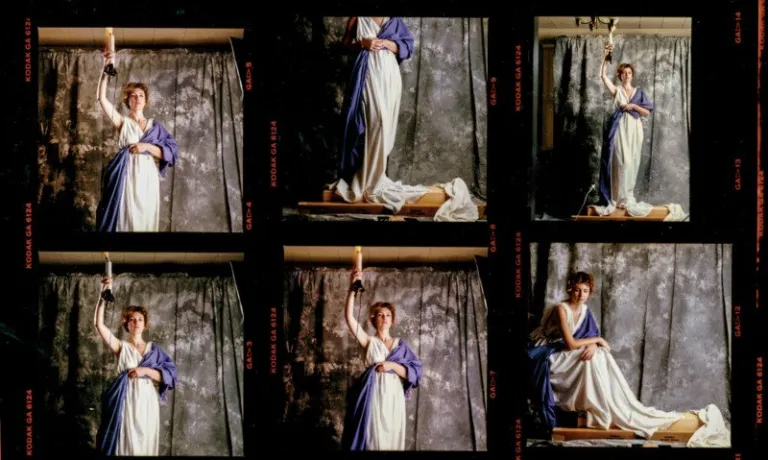 Часть контактного листа с фотографиями Дженни Джозеф, позирующей для референсной фотографии, которую иллюстратор Майкл Деас использовал при создании логотипа Columbia Pictures, 17 июля 1991 г., Фото: Кэти Андерсон