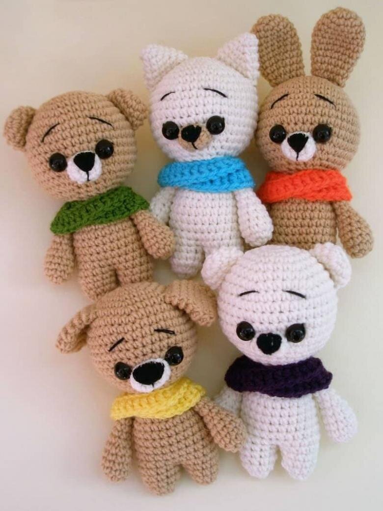 Самая легкая игрушка крючком. Игрушки амигуруми. Связанные игрушки. Маленькие связанные игрушки. Маленькие вязаные игрушки