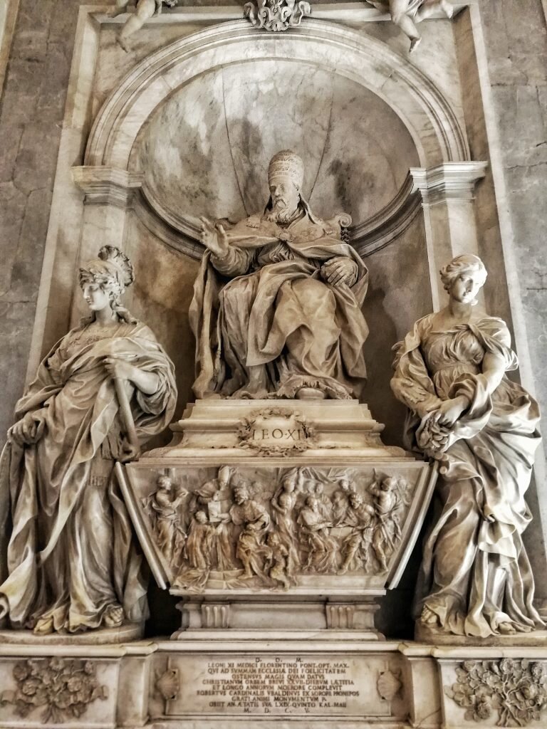 Мраморное нагробие из часовни Льва XI из базилики св. Петра