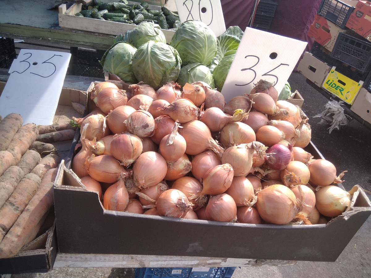 Морковь по 35,лук 35,капуста 80