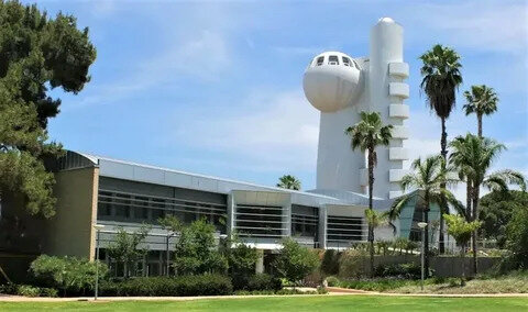 В такой красоте можно и наукой заниматься.