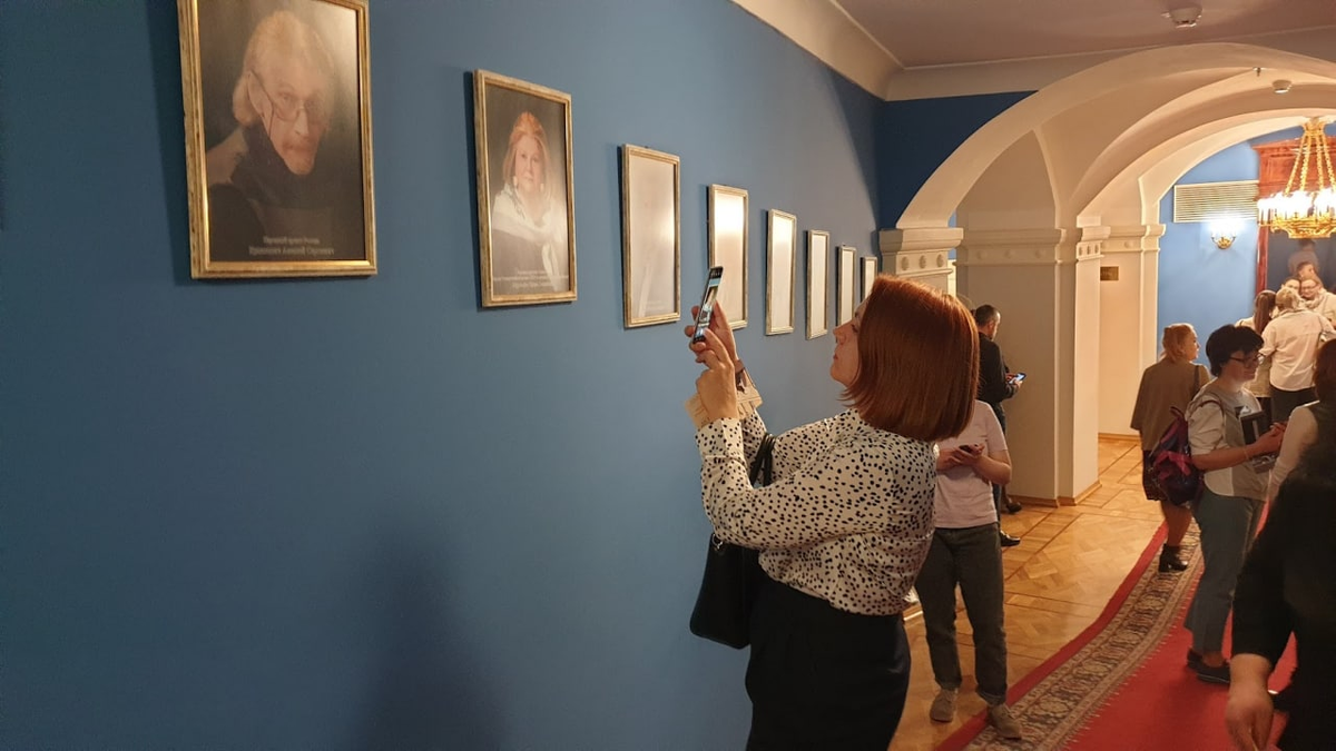 Перед спектаклем