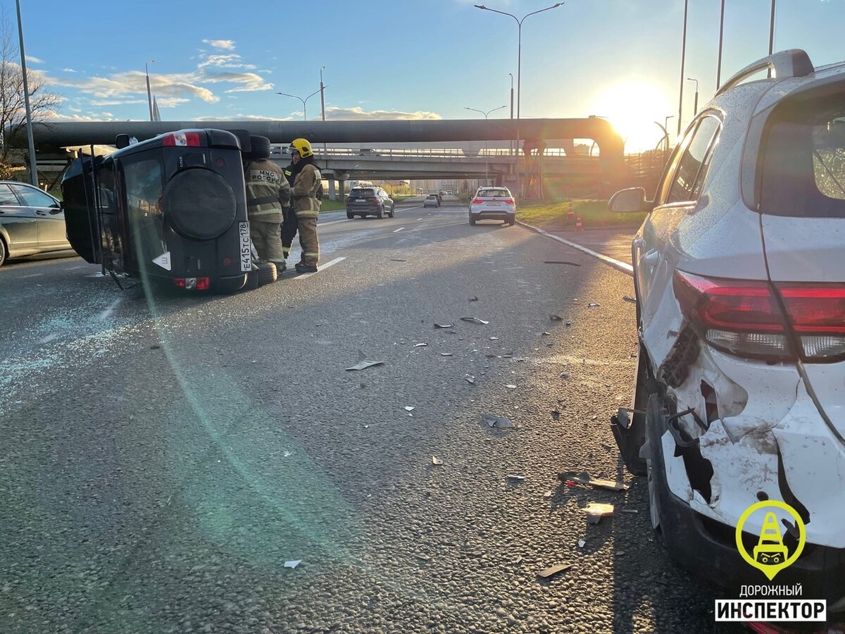 ДТП вблизи ул. Мебельная 9. Фото: vk.com/dorinspb