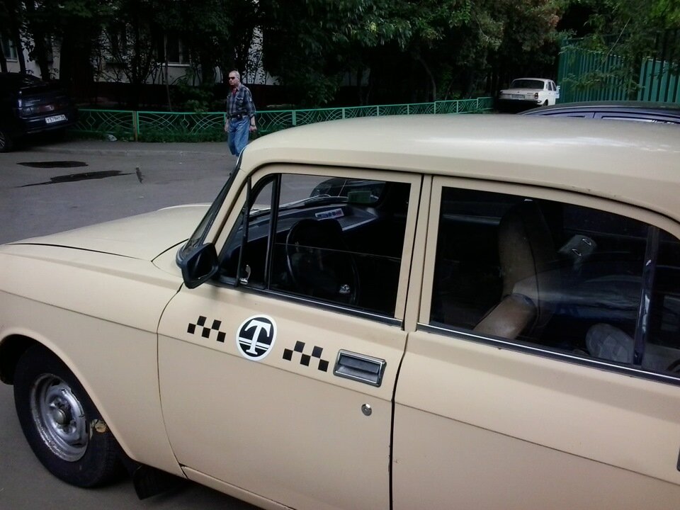 Когда я был маленьким, у моего отца был автомобиль "Москвич-2140". Воспоминания из детства всегда приятны, но качество этого "пепелаца" оставляло желать лучшего.            Фото из сервиса Яндекс.Картинки