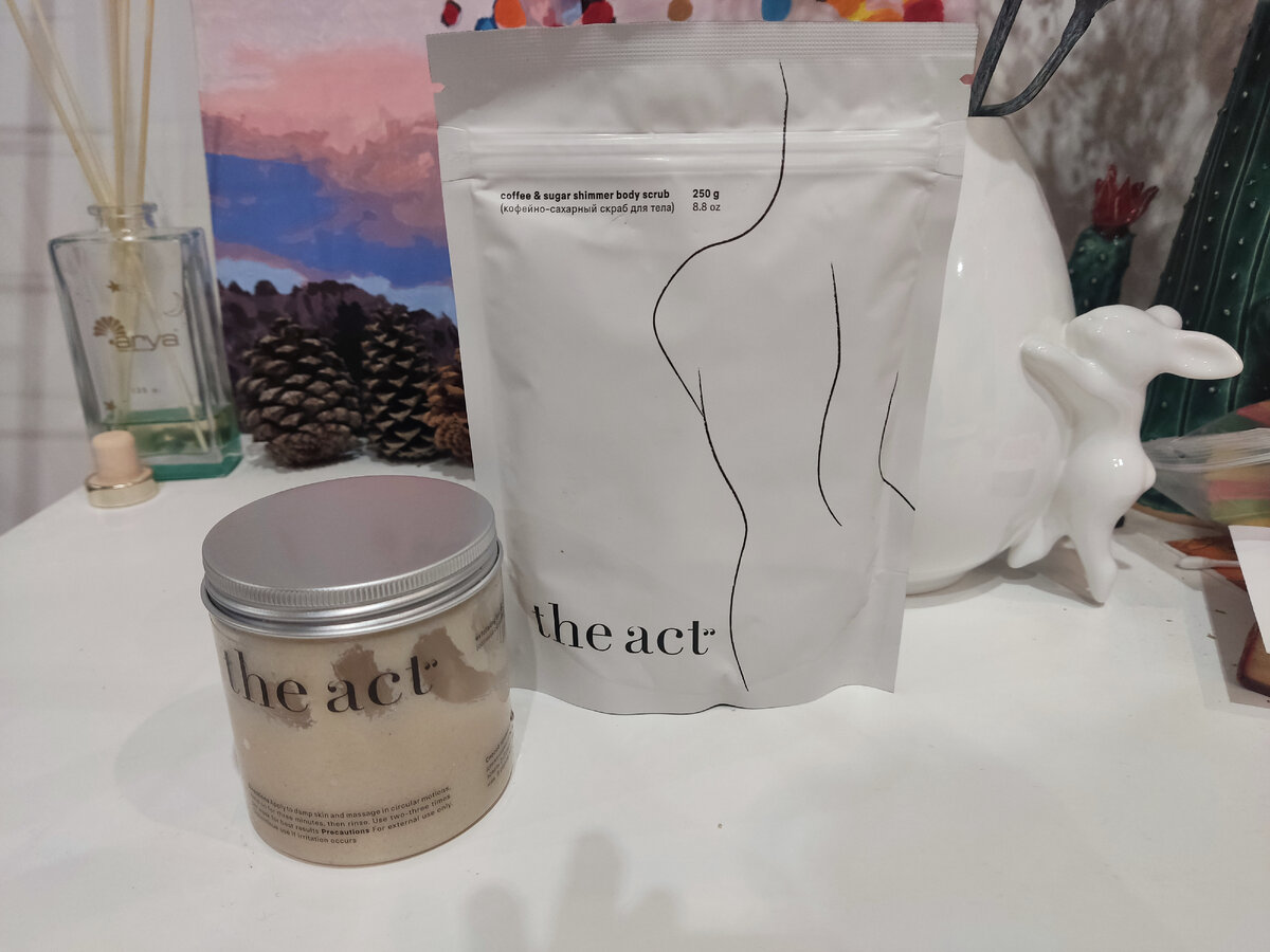 В банке - кокосовый, в пакетике - кофе+сахар