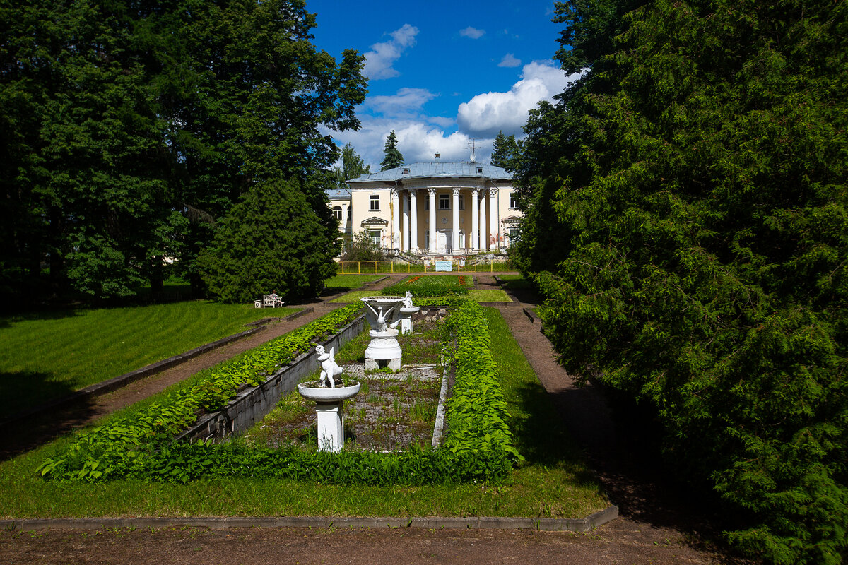 Усадьба Введенское, главный дом. Звенигород, Московская область. Фото автора статьи (ещё 1 фото)