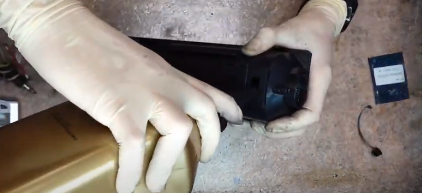 Засыпаем тонер в тубу