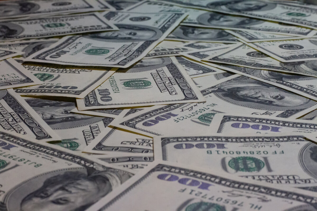    О том, чтобы вывести счета в особые экономические зоны, задумываются владельцы бизнесов с большими оборотами и огромной прибылью