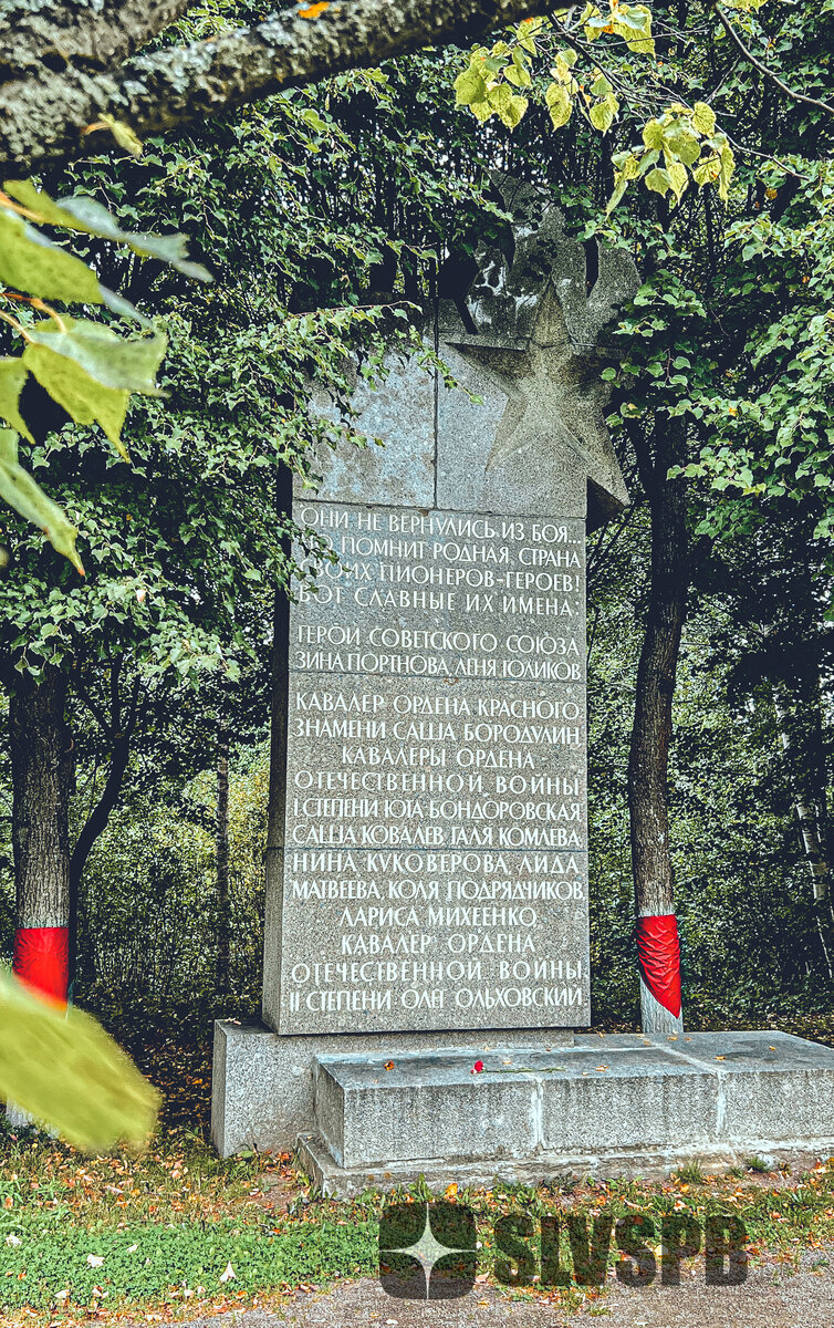 Аллея Дружбы на Дороге Жизни. Фотография автора.