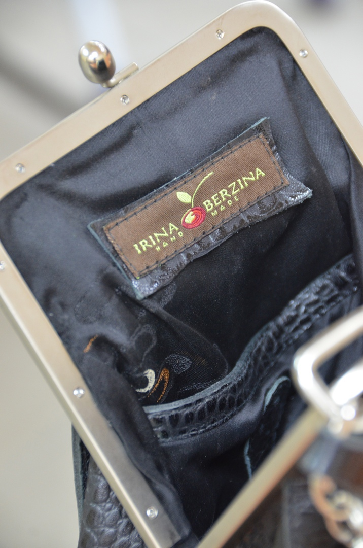 Фирменная лейба с вышивкой