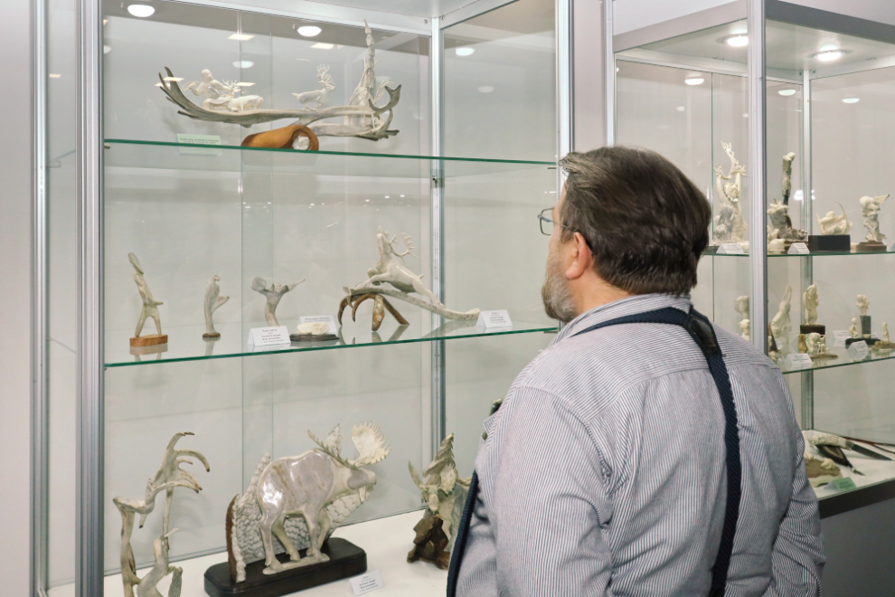    От шаманских бубнов до авторских шахмат: в Салехарде открылась выставка «Душа Севера»