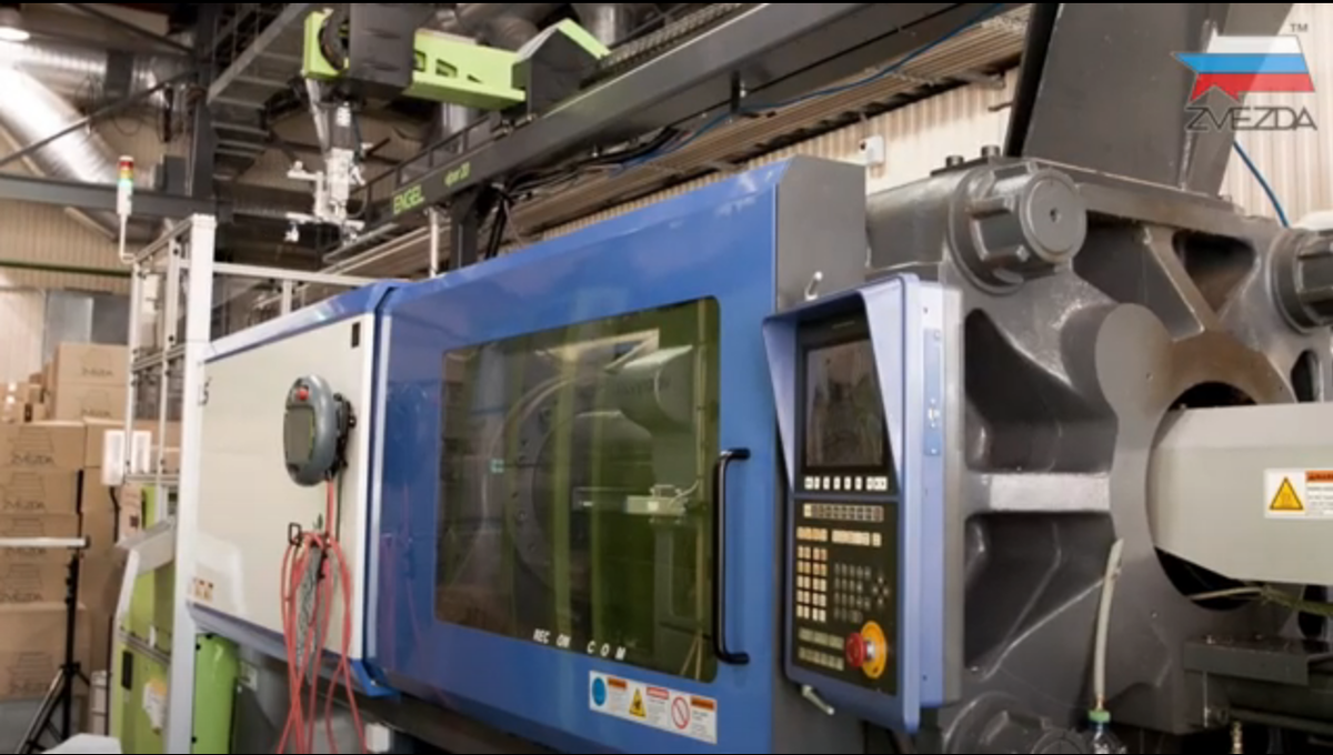 Термопласт-автомат, принадлежащий фирме "Звезда. Кадр из официального ролика фирмы.
