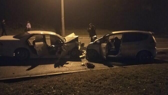     Авария с участием двух автомобилей в Находке закончилась гибелью троих человек. Виновник страшного ДТП грубо нарушал правила дорожного движения и до этого столкновения.