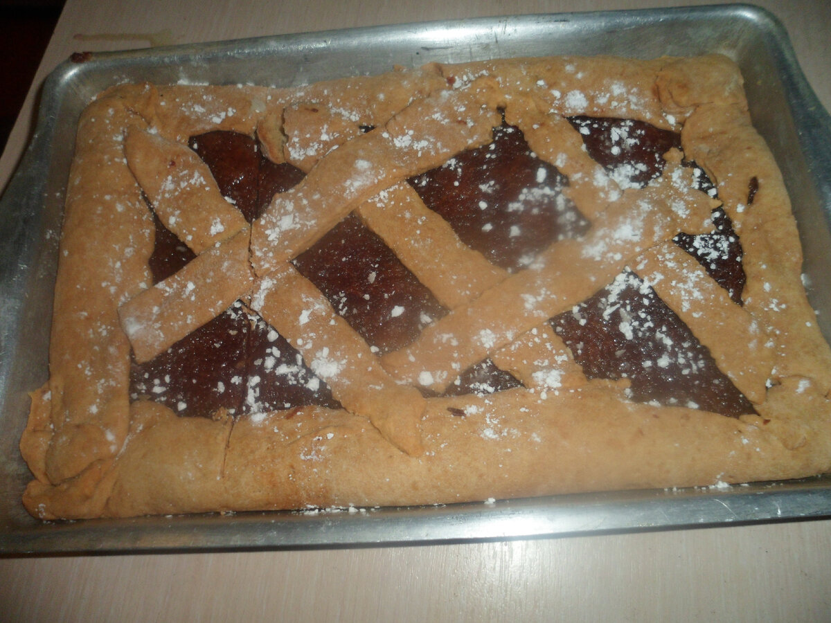 Пироги в деревне - вещь обыденная... 
На столе у деревенского жителя пироги всегда есть. Любят у нас чай с пирогами..