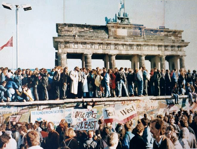 Почему Германия разделилась на ГДР и ФРГ: причины и последствия