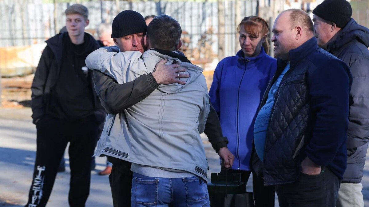    Около 100 добровольцев из Югры сегодня и завтра отбудут в центры военной подготовки